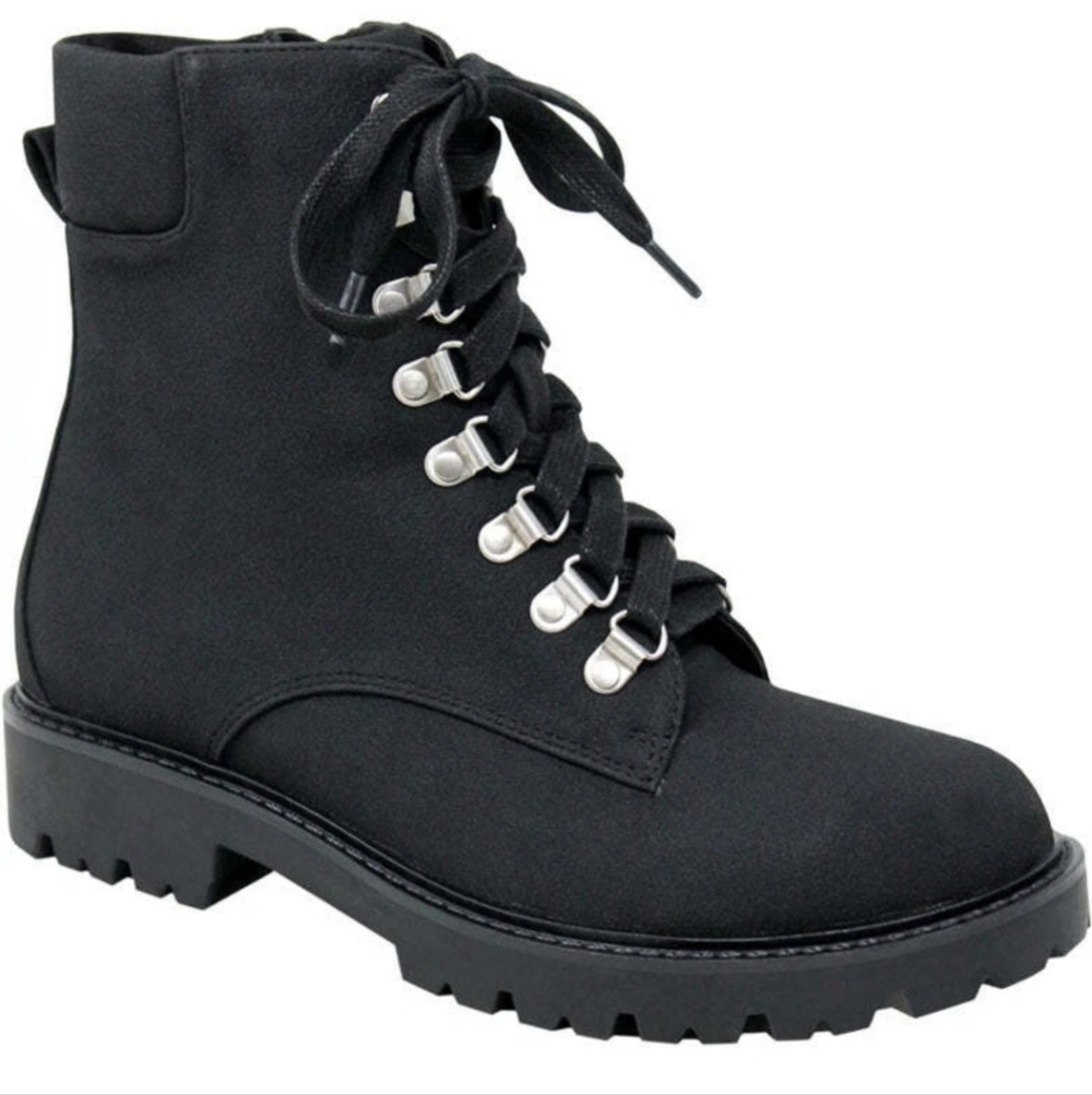 NWOT Charles by Charles David  randy Combat Lace-up Boots